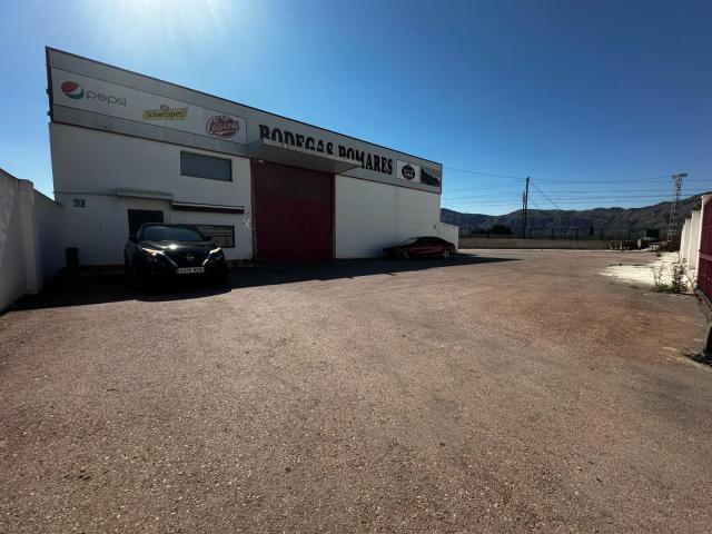 NAVE INDUSTRIAL CON INSTALACIONES EN PERFECTO ESTADO