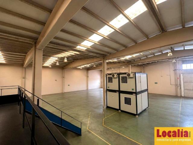 Nave industrial con puente grúa, Hazas de Cesto