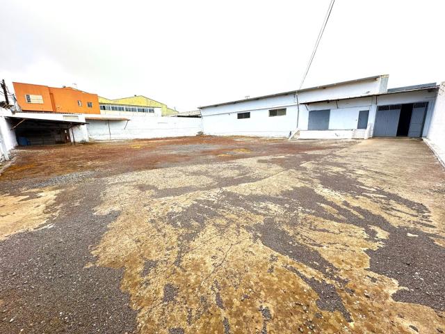 Nave Industrial con parcela