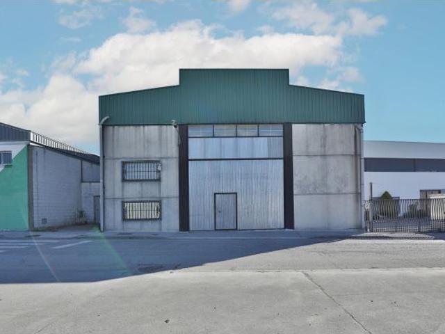 NAVE INDUSTRIAL CON VIVIENDA EN ALCALÁ LA REAL