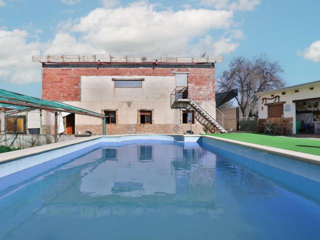 NAVE INDUSTRIAL CON VIVIENDA EN ALCALÁ LA REAL