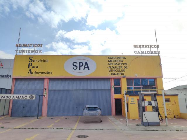 NAVE INDUSTRIAL ACONDICIONADA COMO TALLER MECANICO EN PLENA ACTIVIDAD
