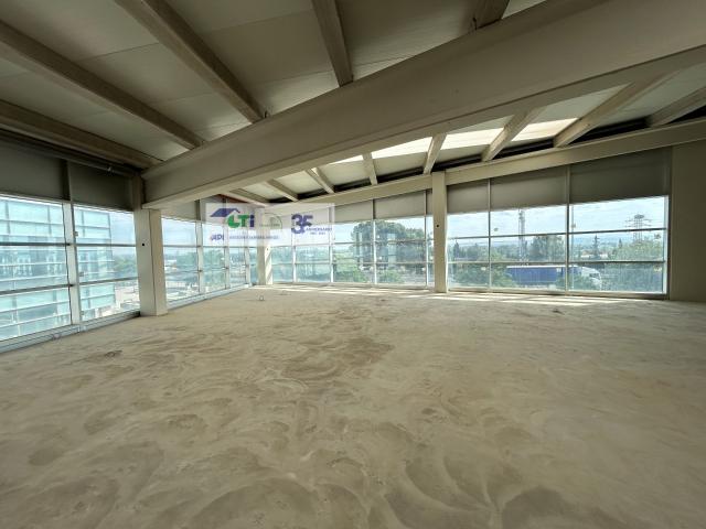 NAVE INDUSTRIAL DE 1.500M2 CON PATIO TRASERO A 5 MINUTOS DE ZARAGOZA
