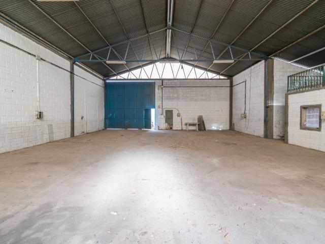NAVE INDUSTRIAL DE 240M2 EN JUN GRANADA