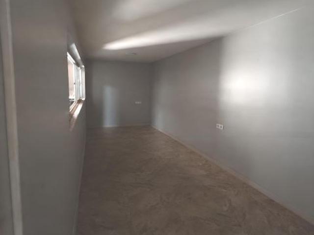 Nave Industrial de 311 m2 con Oficinas y Luz Trifásica – Ctra. de la Corte Badajoz