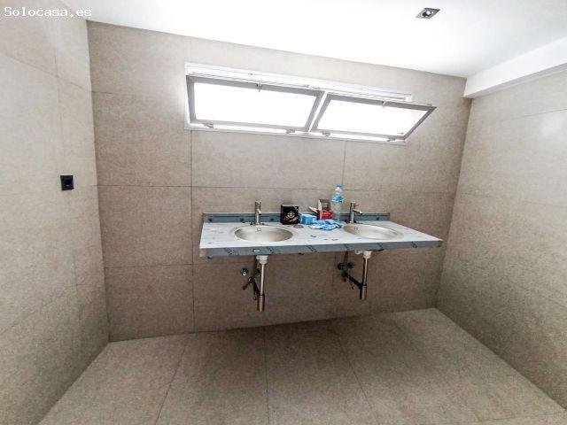 Nave industrial de 360 m2 en polígono de Palmera