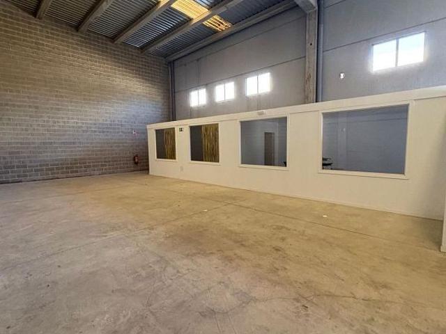 Nave industrial en alquiler en Constantí, de 190 m² por 700