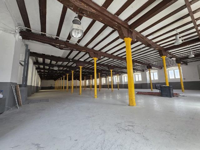 Nave industrial en alquiler en calle Can Rosés, Cornellà de Llobregat, de 720 m² 2 habitaciones por 2.950
