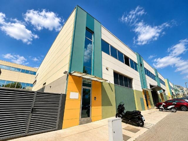 Nave industrial en alquiler en calle Bonavista, Badalona, de 678 m² 3 habitaciones por 5.100