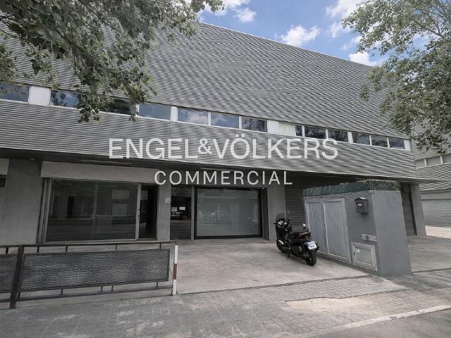 Nave industrial en alquiler en calle D'alemanya, Badalona, de 555 m² por 2.000