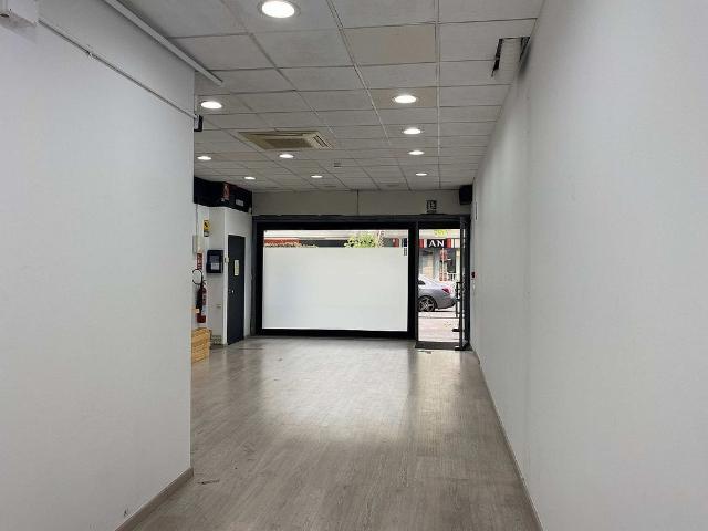 Nave industrial en alquiler en calle D'alemanya, Badalona, de 560 m² por 2.000