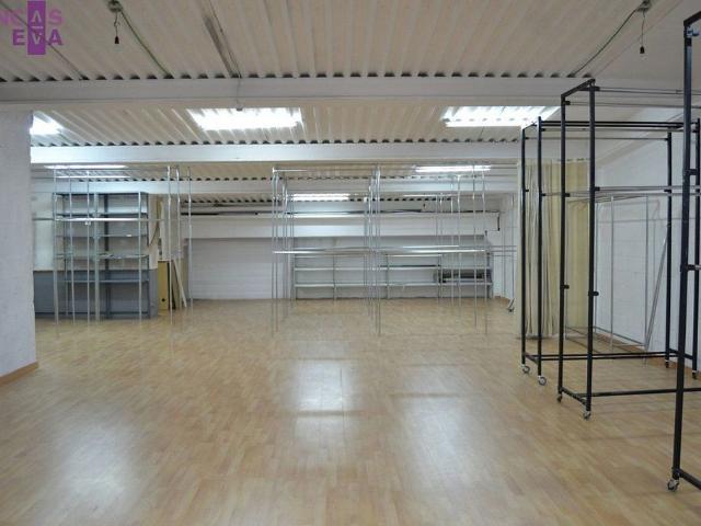 Nave industrial en alquiler en calle D'alemanya, Badalona, de 600 m² por 2.498