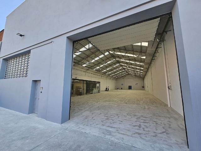 Nave industrial en alquiler en calle De la Indústria, Llagosta, La, de 700 m² 1 habitación por 5.200