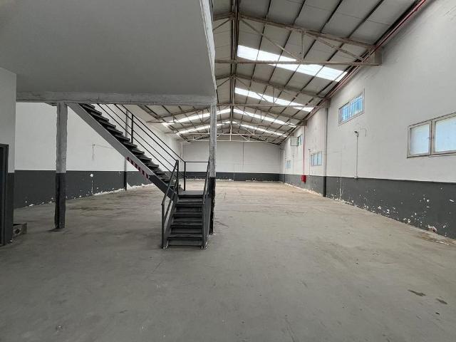 Nave industrial en alquiler en calle De L'empordà, Granollers, de 532 m² 1 habitación por 2.250
