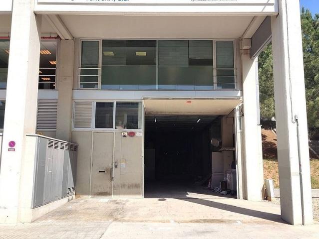 Nave industrial en alquiler en calle De L'energia, Badalona, de 540 m² por 3.800