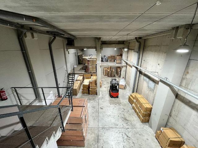 Nave industrial en alquiler en calle De L'energia, Badalona, de 542 m² 2 habitaciones por 3.800