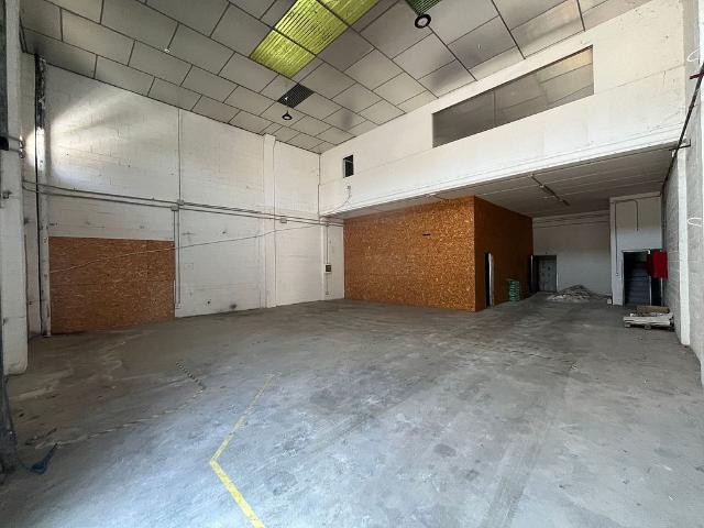 Nave industrial en alquiler en calle De Llevant, Vilablareix, de 322 m² 4 habitaciones por 2.300