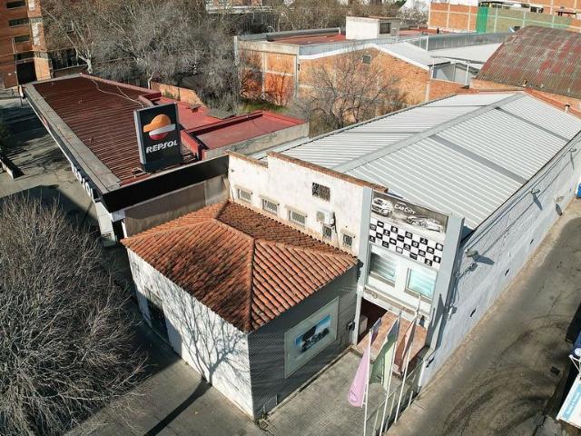 Nave industrial en alquiler en calle De Sant Adrià, Barcelona, de 382 m² 6 habitaciones por 2.950