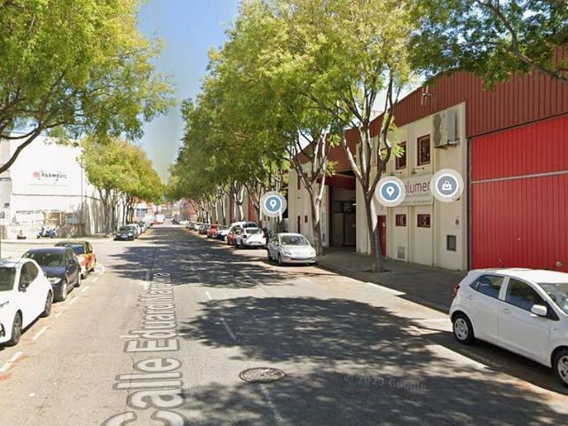 Nave industrial en alquiler en calle D'eduard Marquina, Badalona, de 1.360 m² 1 habitación por 9.200