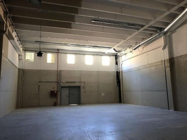 Nave industrial en alquiler en calle Del Treball, Barcelona, de 1.295 m² 5 habitaciones por 11.000