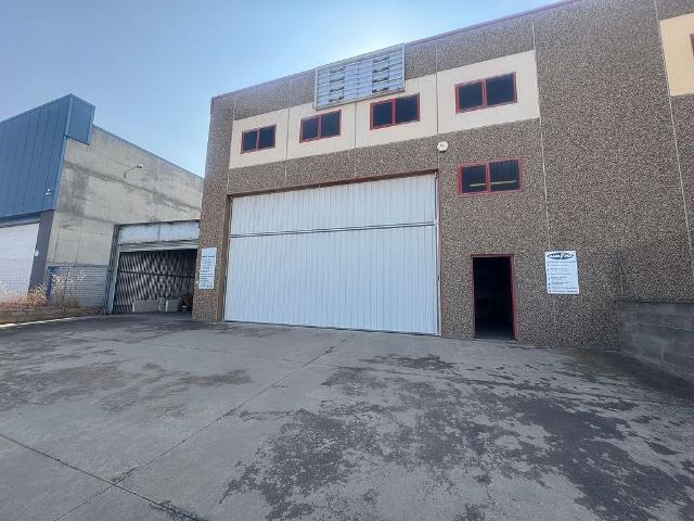 Nave industrial en alquiler en calle Del Xaloc, Tàrrega, de 412 m² 6 habitaciones por 1.800