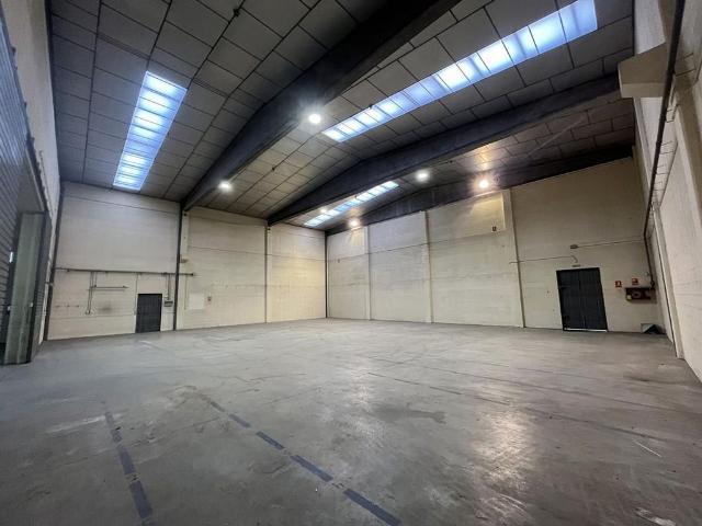 Nave industrial en alquiler en calle Dels Motors, Hospitalet de Llobregat, L´, de 890 m² 2 habitaciones por 7.600