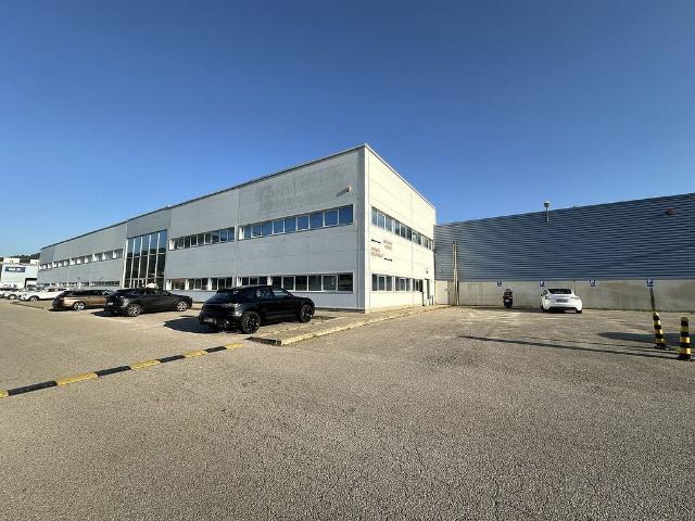 Nave industrial en alquiler en calle Dels Pirineus, Celrà, de 27.976 m² por 85.000