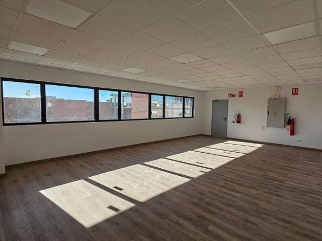 Nave industrial en alquiler en calle Industria, Llagosta, La, de 761 m² 2 habitaciones por 5.350