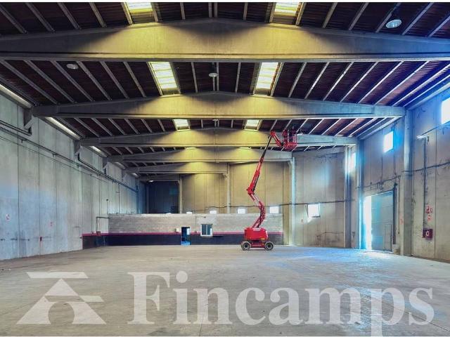 Nave industrial en alquiler en calle Sense Nom, Sabadell, de 4.289 m² por 17.200