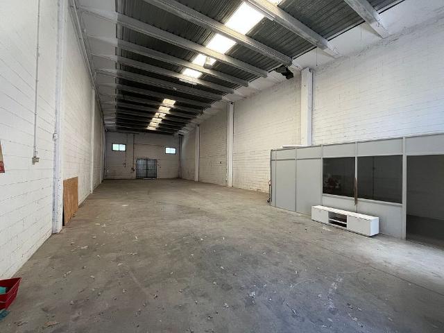 Nave industrial en alquiler en calle Primer de Maig, Sils, de 300 m² 2 habitaciones por 1.300