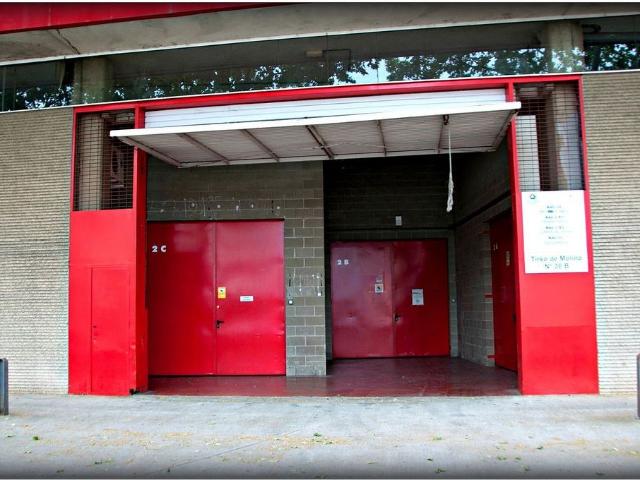 Nave industrial en alquiler en calle Tirso de Molina, Cornellà de Llobregat, de 39 m² por 408