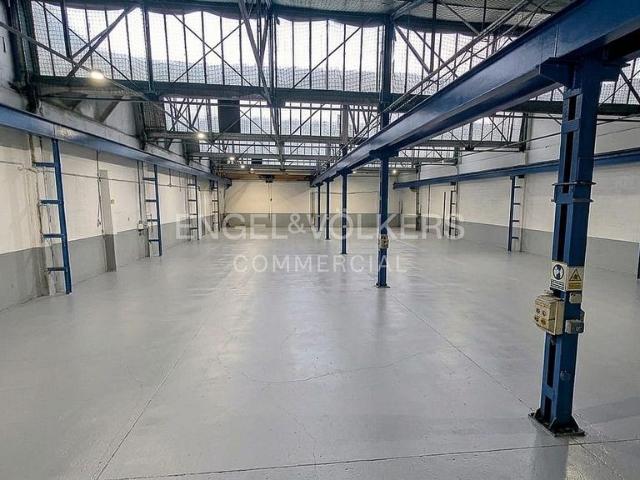 Nave industrial en alquiler en calle Tirso de Molina, Cornellà de Llobregat, de 1.600 m² por 13.800
