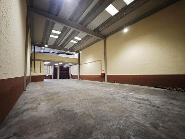 Nave industrial en alquiler en Abrera, de 464 m² por 1.850