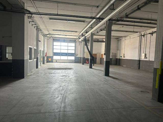 Nave industrial en Alquiler en Almeda El Corte Inglés