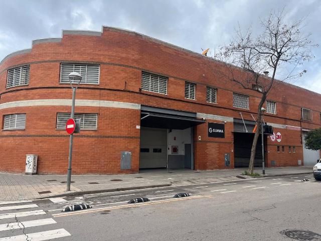Nave industrial en Alquiler en Almeda El Corte Inglés