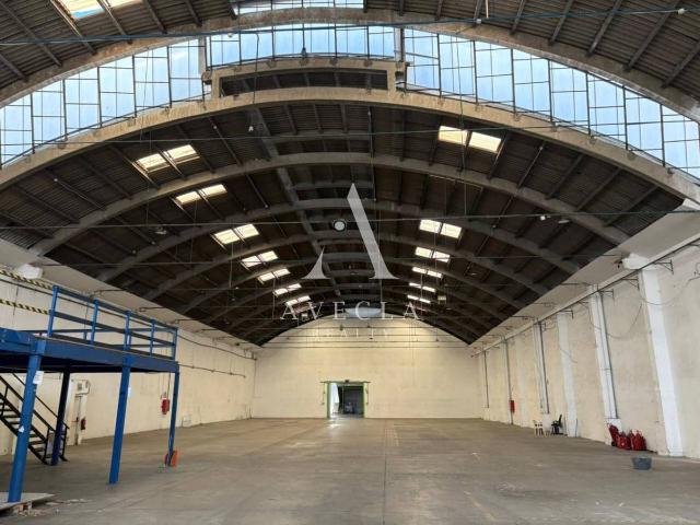 Nave industrial en Alquiler en Almeda El Corte Inglés