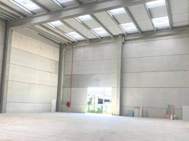 Nave industrial en Alquiler en Almeda El Corte Inglés