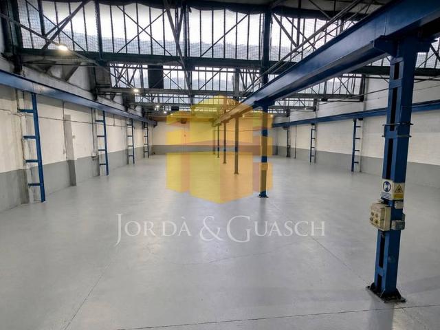 Nave industrial en Alquiler en Almeda El Corte Inglés