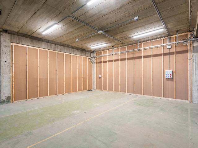 Nave industrial en Alquiler en Almeda El Corte Inglés