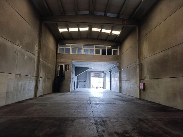 Nave industrial en alquiler en avenida De Arraona, Barbera del Vallès, de 650 m² 7 habitaciones por 3.500