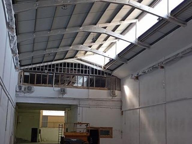 Nave industrial en alquiler en avenida De la Cerdanya, Badalona, de 765 m² 7 habitaciones por 5.600