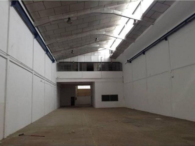 Nave industrial en alquiler en avenida De la Cerdanya, Badalona, de 765 m² 2 habitaciones por 5.600
