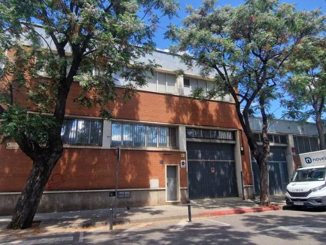 Nave industrial en Alquiler en Gràcia