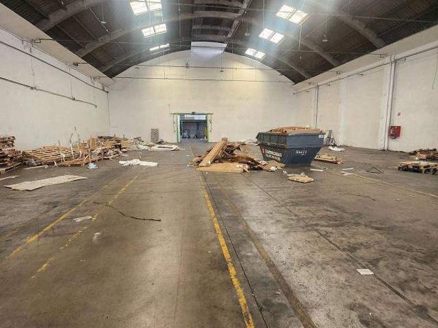 Nave industrial en alquiler en Hospitalet de Llobregat, L´, de 5.900 m² 2 habitaciones por 42.000
