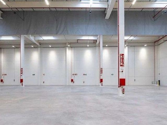Nave industrial en alquiler en Hospitalet de Llobregat, L´, de 3.000 m² 2 habitaciones por 30.680