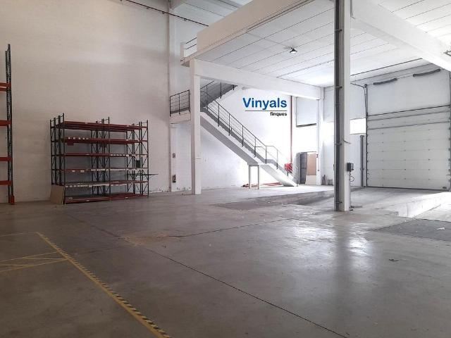 Nave industrial en alquiler en Llinars del Valles, de 899 m² por 3.200