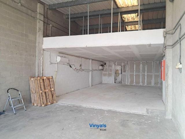 Nave industrial en alquiler en Mataró, de 109 m² por 900