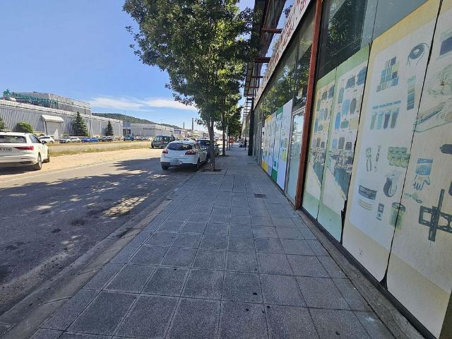 Nave industrial en alquiler en Sant Celoni, de 445 m² por 1.700