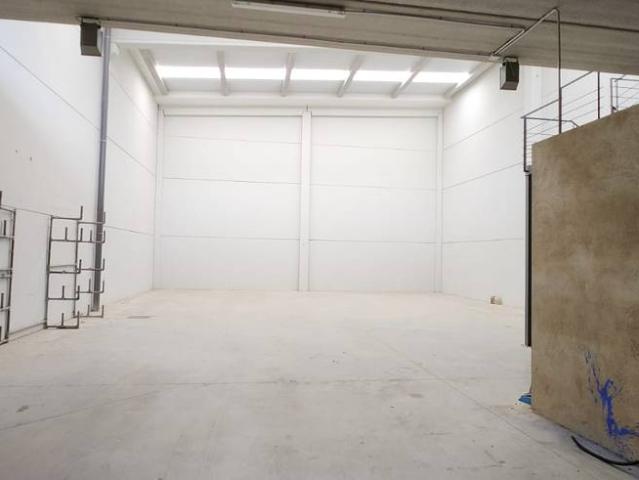 Nave industrial en Alquiler en Santa Oliva
