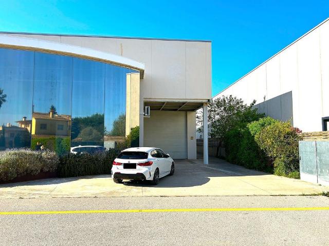 Nave industrial en alquiler en Serra de Daró, de 984 m² 2 habitaciones por 4.200